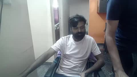 Snapshot of leosbroad chatting on December 17, 2024, 8:01 am Leo online show from December 17, 2024, 8:01 am