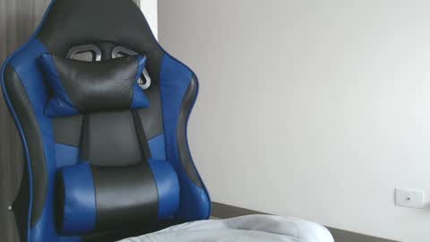 leostorm25 online show from October 11, 2025, 2:37 pm