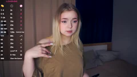 Hello everyone Im Lora Its my first day Were going to have fun together online show from November 8, 2025, 5:51 am