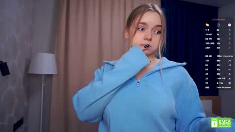 Hello everyone Im Lora Its my first day Were going to have fun together online show from November 21, 2025, 5:06 am