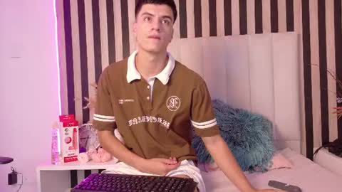 Snapshot of leotease chatting on June 18, 2026, 7:07 pm leotease online show from June 18, 2026, 7:07 pm