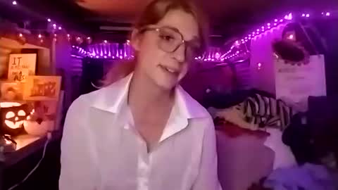 LesleyGumGrass- The Boring Trans girl online show from October 20, 2025, 6:03 am