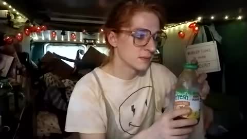 Snapshot of lesleygumgrass chatting on June 1, 2026, 12:07 pm LesleyGumGrass- The Boring Trans girl online show from June 1, 2026, 12:07 pm