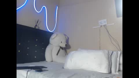 leslie online show from September 12, 2025, 11:15 pm