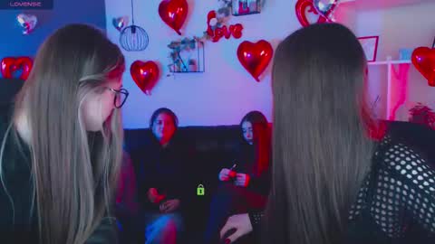 leslie_bird online show from February 18, 2026, 8:38 pm