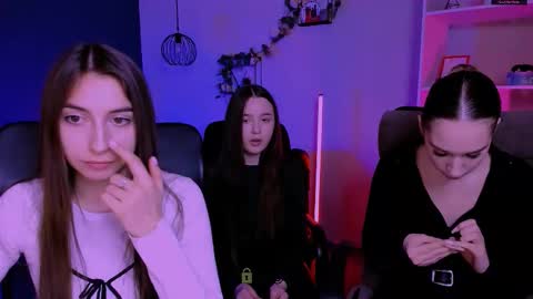 leslie_bird online show from March 12, 2026, 10:10 am