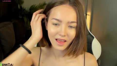 Snapshot of leslie_scottt chatting on May 17, 2026, 1:03 am Leslie online show from May 17, 2026, 1:03 am