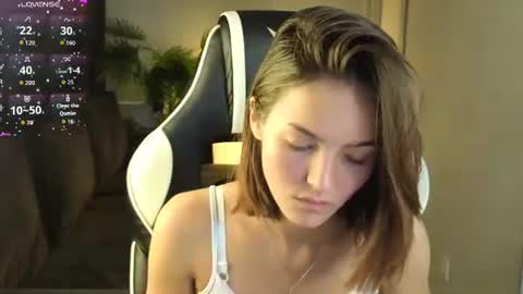 Snapshot of leslie_scottt chatting on July 4, 2026, 1:01 am Leslie online show from July 4, 2026, 1:01 am