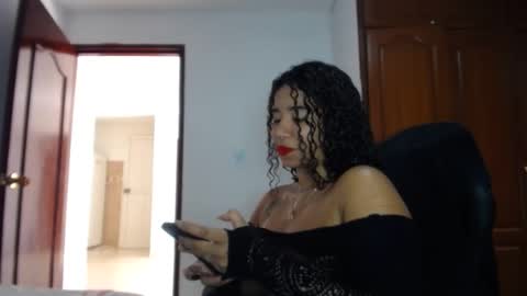 lesly online show from February 6, 2025, 8:23 pm