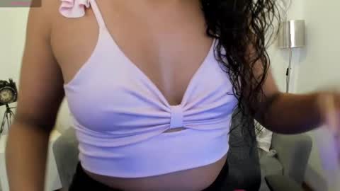 Snapshot of leslyflorez chatting on March 3, 2025, 8:54 pm Lesly online show from March 3, 2025, 8:54 pm