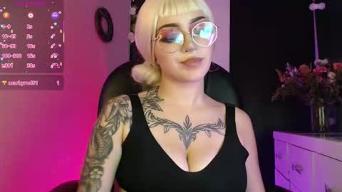 Snapshot of lessboobs_gh chatting on February 24, 2026, 3:48 am Less online show from February 24, 2026, 3:48 am