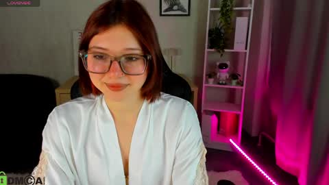 Lessi online show from April 20, 2026, 12:57 am
