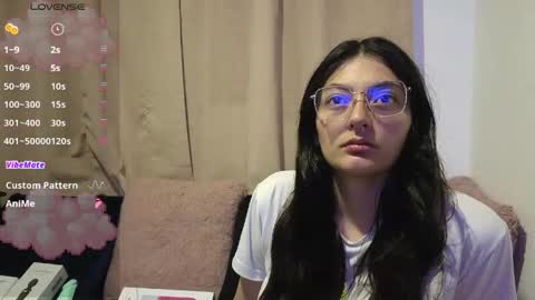 Snapshot of lessliee chatting on May 3, 2026, 9:04 am lessliee online show from May 3, 2026, 9:04 am