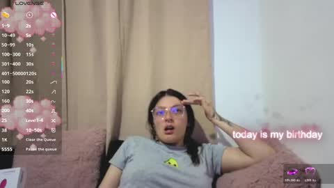 Snapshot of lessliee chatting on May 19, 2026, 7:37 am lessliee online show from May 19, 2026, 7:37 am
