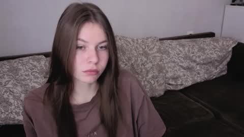 Fiona online show from November 5, 2025, 4:12 am