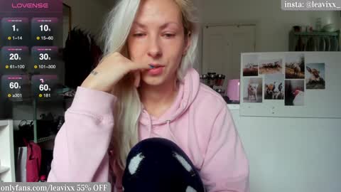 Snapshot of leusee chatting on December 23, 2024, 11:36 am LeaVixx online show from December 23, 2024, 11:36 am