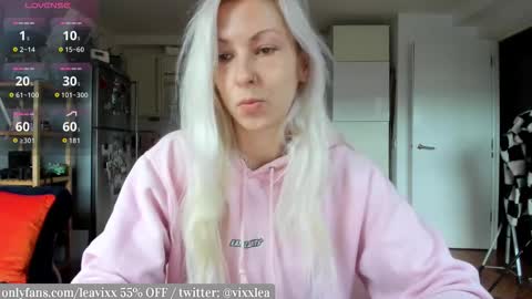 Snapshot of leusee chatting on December 15, 2025, 11:03 am LeaVixx online show from December 15, 2025, 11:03 am