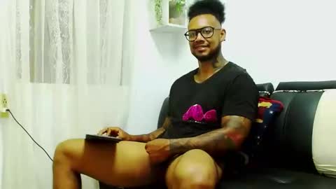 Snapshot of lewisstrong chatting on December 19, 2024, 7:51 pm Lewis Strong online show from December 19, 2024, 7:51 pm