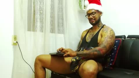 Snapshot of lewisstrong chatting on December 25, 2024, 8:39 pm Lewis Strong online show from December 25, 2024, 8:39 pm