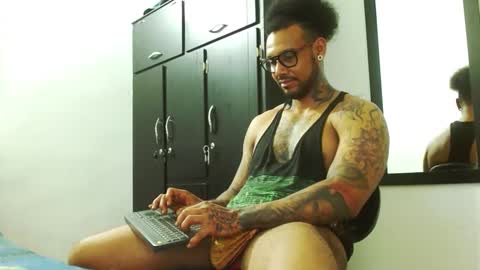 Snapshot of lewisstrong chatting on October 8, 2025, 7:00 pm Lewis Strong online show from October 8, 2025, 7:00 pm