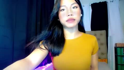 lexi_foru online show from November 26, 2025, 9:43 am