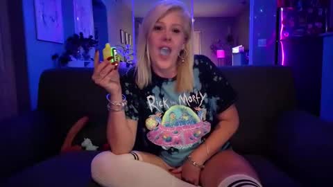 Lexi online show from December 16, 2025, 4:17 am