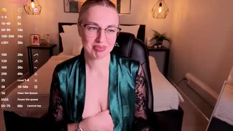 Lexy - Follow me online show from November 22, 2025, 7:18 am