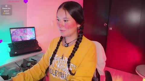 Snapshot of lexie_babe chatting on June 9, 2026, 12:11 am Lexie Thompson 8pm 0000am -5 online show from June 9, 2026, 12:11 am