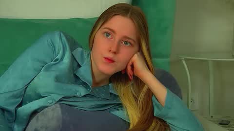 Lexi online show from November 26, 2025, 6:47 am