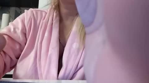 Snapshot of lexxa_blond chatting on February 14, 2026, 10:06 pm Hannah online show from February 14, 2026, 10:06 pm