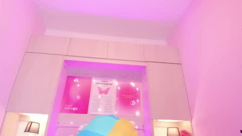 L I A  online show from October 5, 2025, 7:39 am