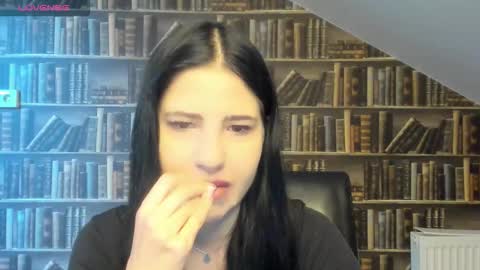 lexyswett online show from November 10, 2025, 8:13 am