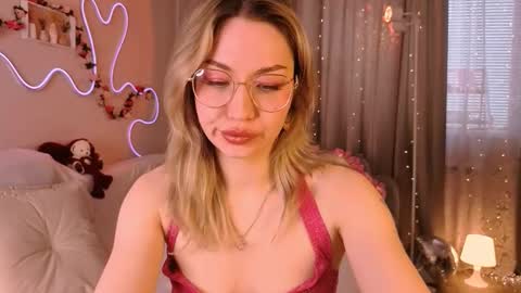 Lily online show from March 19, 2026, 3:43 am
