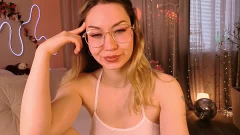 Lily online show from April 10, 2026, 5:01 am