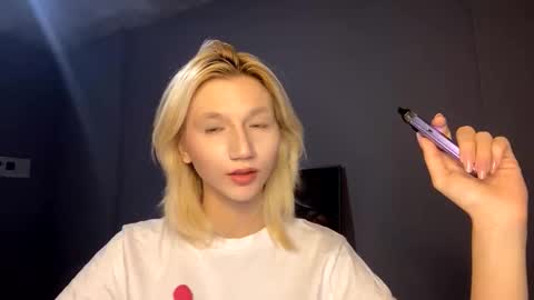 Leya online show from December 3, 2025, 6:50 pm