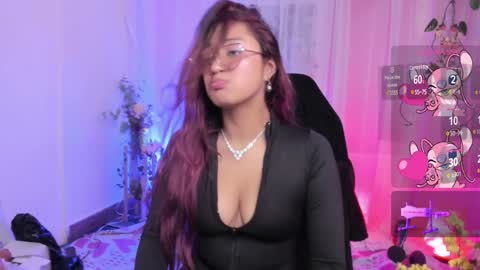 Snapshot of leyla_collins chatting on December 20, 2024, 8:17 am online show from December 20, 2024, 8:17 am