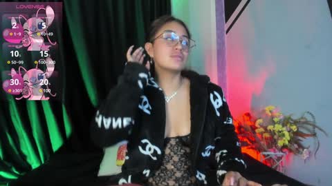 Snapshot of leyla_collins chatting on January 9, 2025, 8:13 am online show from January 9, 2025, 8:13 am