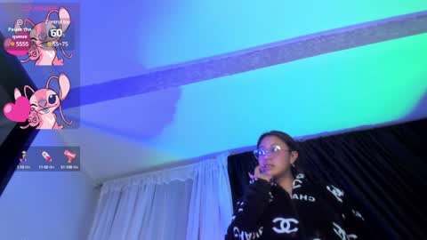 Snapshot of leyla_collins chatting on January 10, 2025, 8:29 am online show from January 10, 2025, 8:29 am