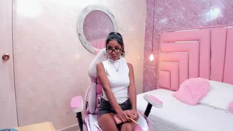 Snapshot of leyla_ebony chatting on December 30, 2024, 12:20 pm Leyla online show from December 30, 2024, 12:20 pm