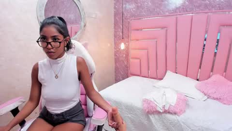 Snapshot of leyla_ebony chatting on December 30, 2024, 3:24 pm Leyla online show from December 30, 2024, 3:24 pm