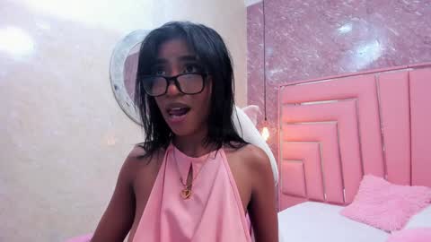 Snapshot of leyla_ebony chatting on January 4, 2025, 3:07 pm Leyla online show from January 4, 2025, 3:07 pm