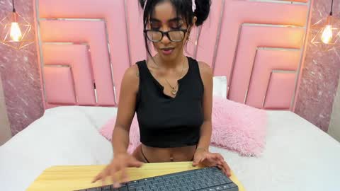 Snapshot of leyla_ebony chatting on January 6, 2025, 12:46 pm Leyla online show from January 6, 2025, 12:46 pm