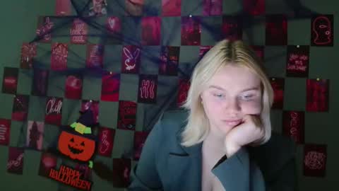 Leyla online show from October 8, 2025, 6:55 am