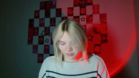 Leyla online show from November 17, 2025, 7:03 am