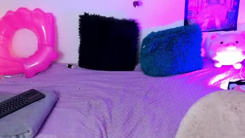 Leyla Miller online show from June 3, 2026, 4:23 pm