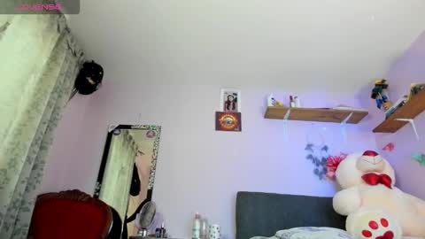 Leyna online show from December 16, 2025, 9:42 pm