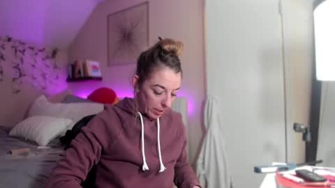 Hornystonerchick online show from February 25, 2025, 5:19 am