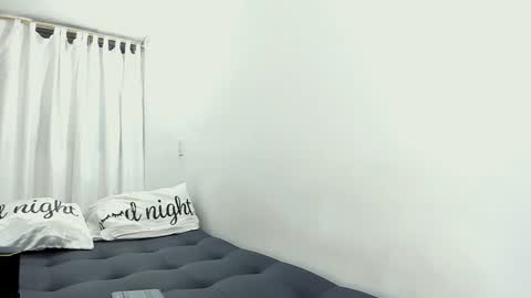 Snapshot of lia_and_felipe chatting on December 28, 2024, 11:05 pm Lia y Felipe -- online show from December 28, 2024, 11:05 pm