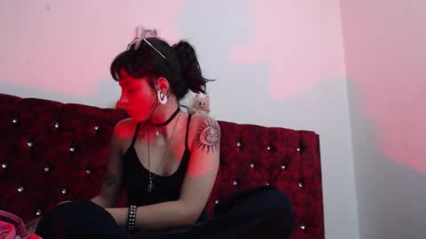 Lia online show from November 3, 2025, 8:43 pm