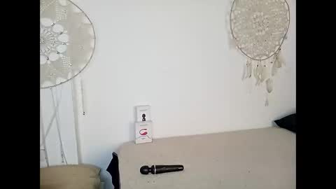 Lia online show from February 25, 2026, 4:49 pm